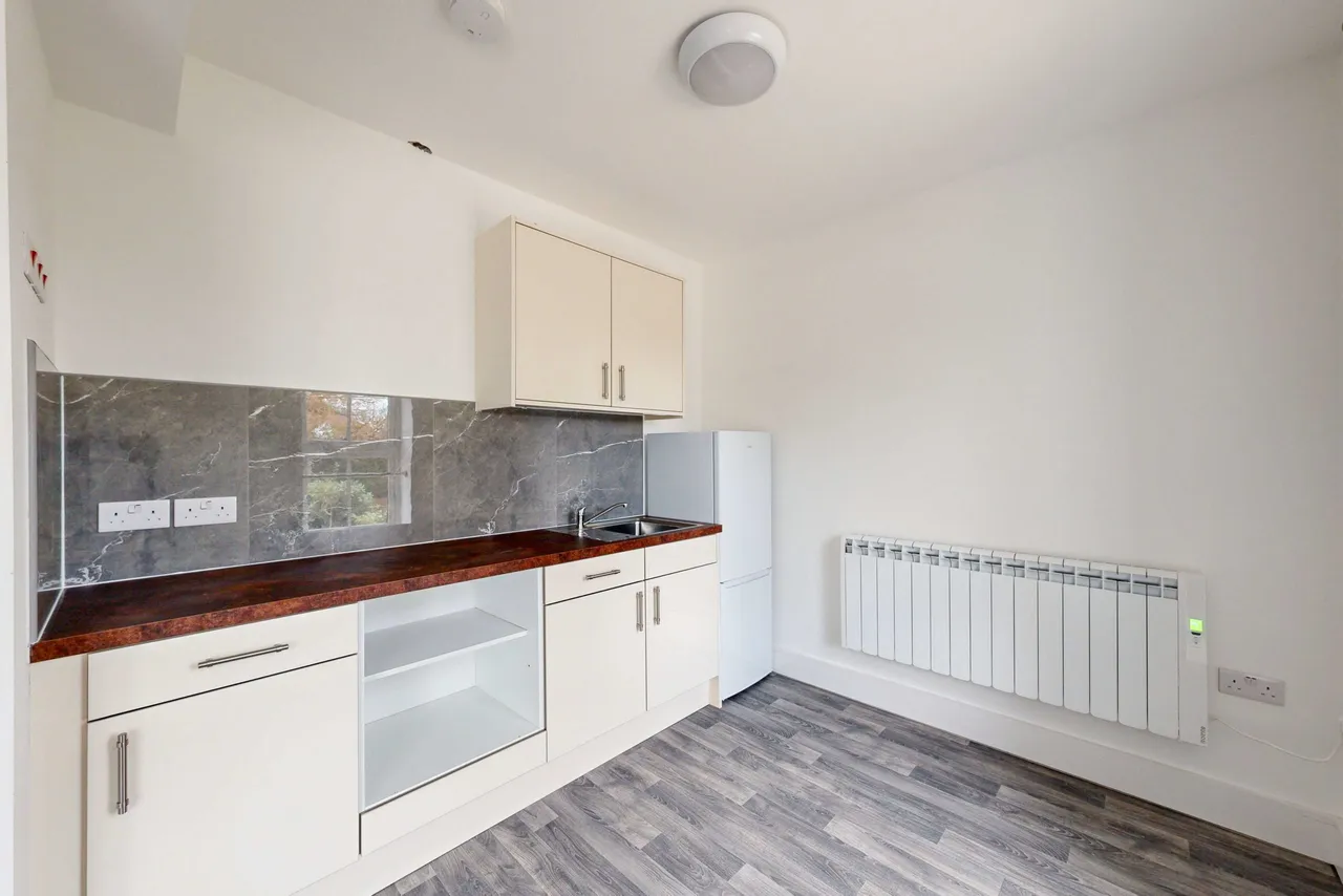 Ifield Road, Crawley, RH11, photo 4