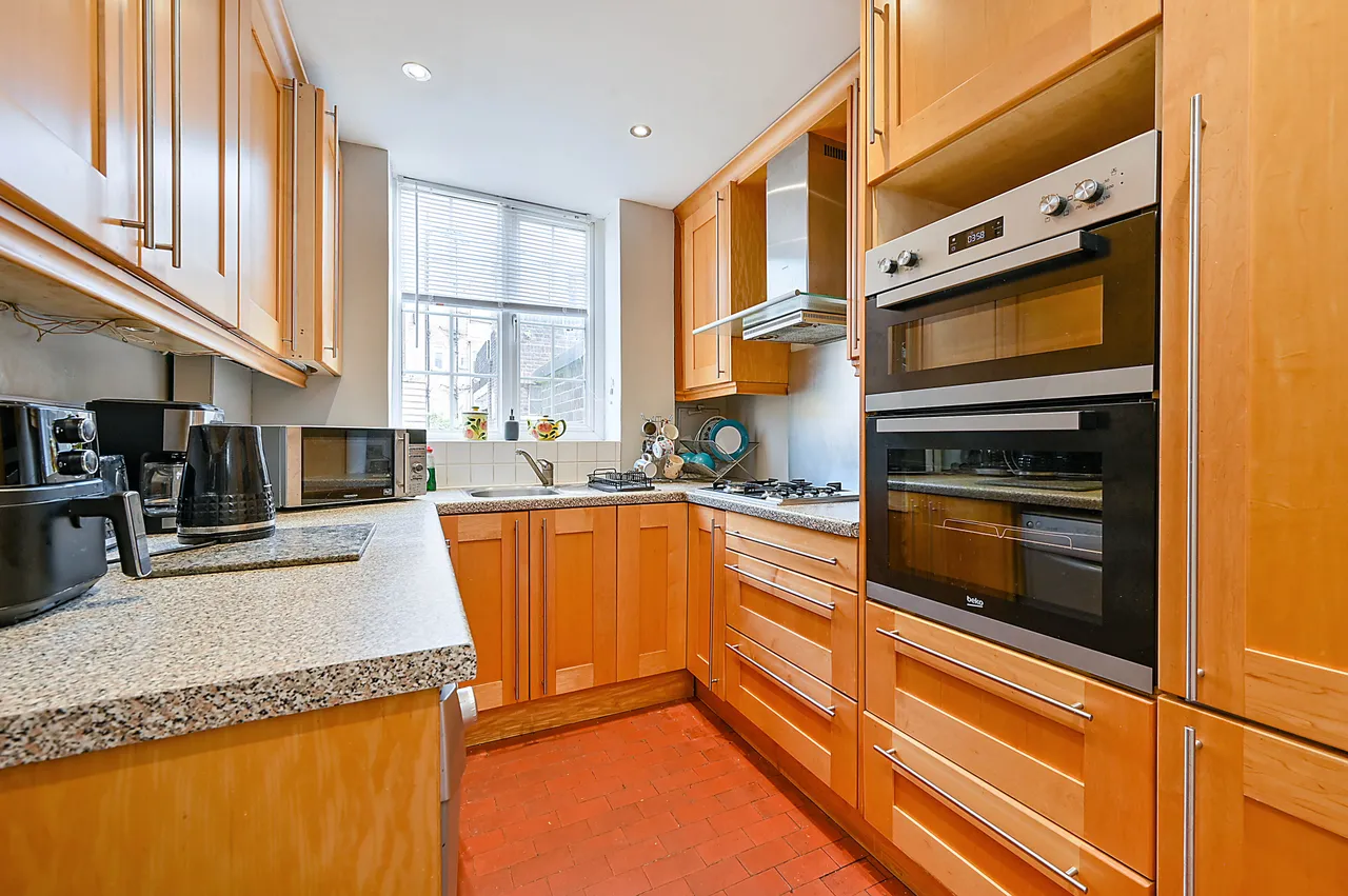 Flat 65 Norbiton Hall, Birkenhead Avenue, Kingston upon Thames, photo 2