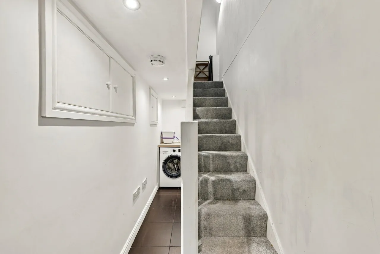Moorfield Grove, Sale, M33, photo 8