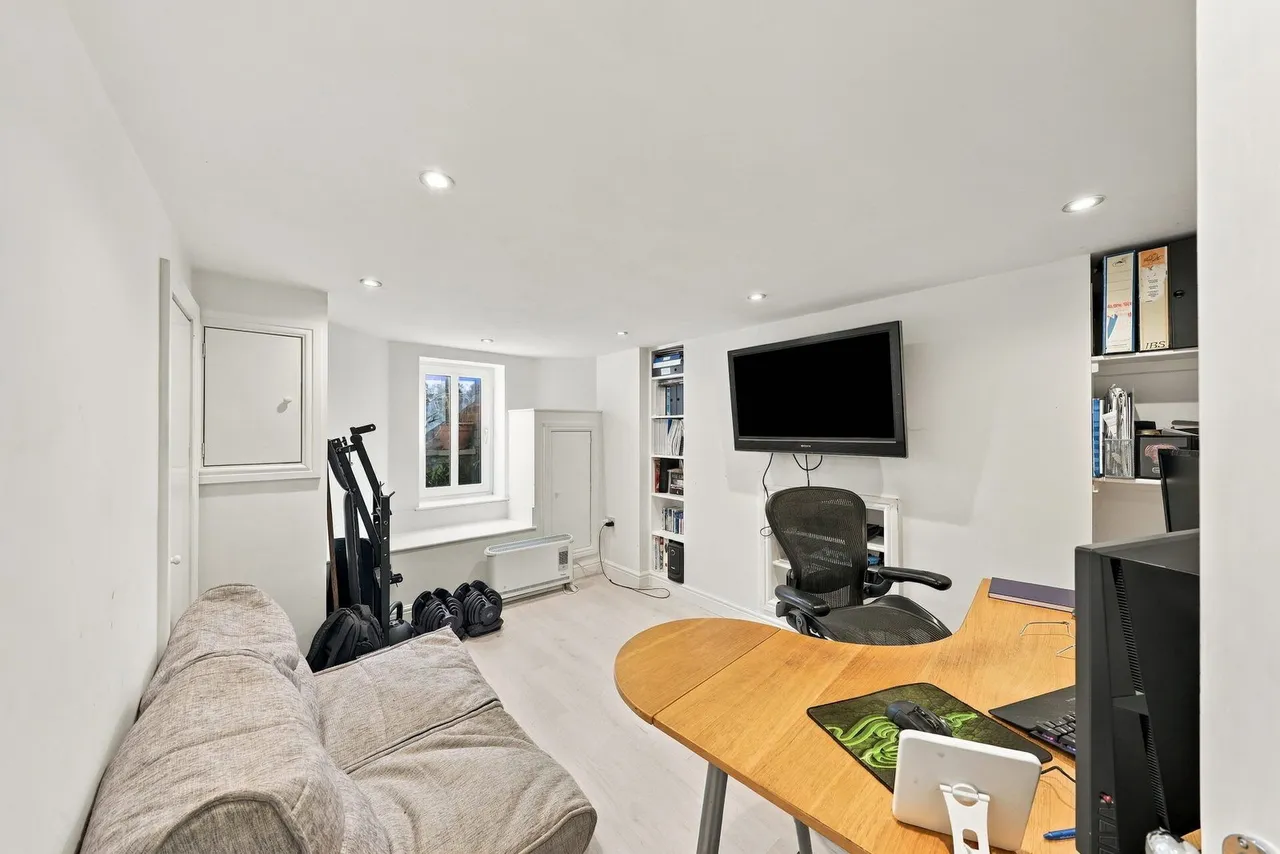 Moorfield Grove, Sale, M33, photo 9
