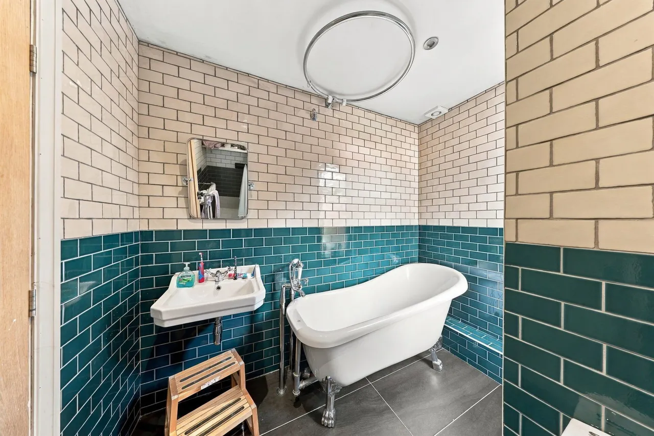 Moorfield Grove, Sale, M33, photo 15