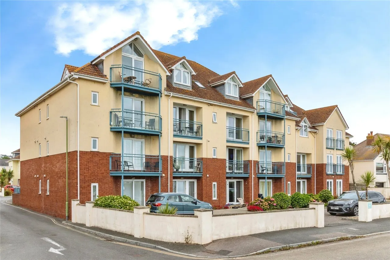 2 bed flat for sale, Marine Drive, Paignton, TQ3