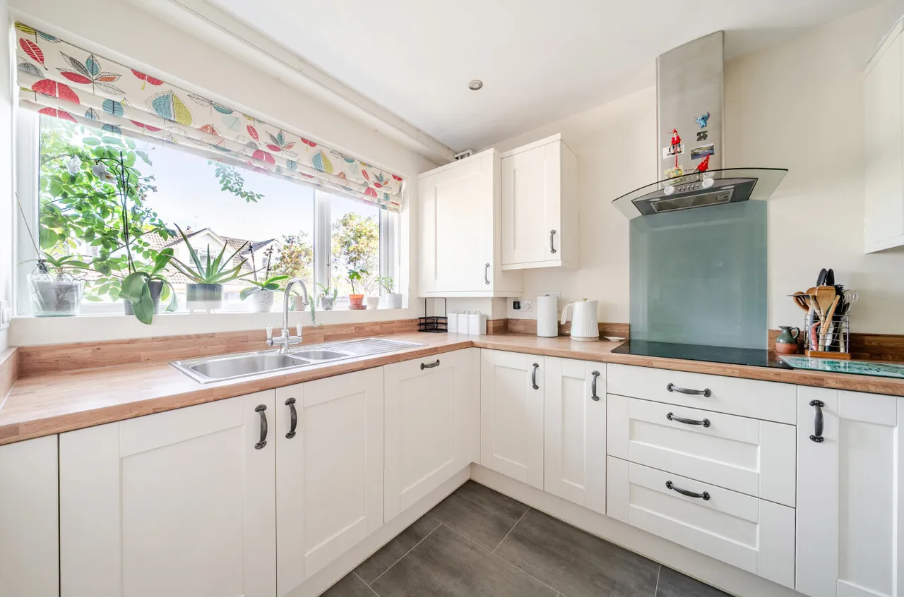 4 bed house for sale, Pine Crescent, Chandler's Ford, SO53