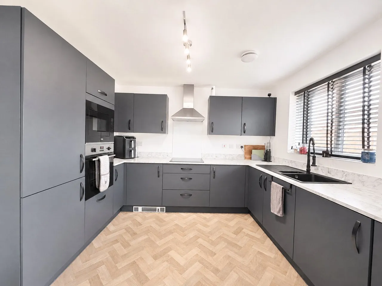Fields Avenue, Halewood, L26, photo 3