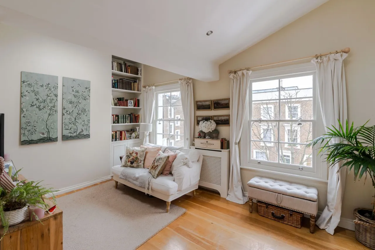 2 bed flat for sale — Lonsdale Road, Notting Hill, W11 2BY