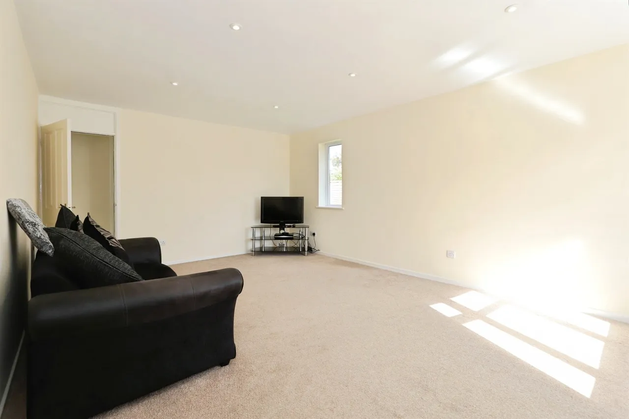 Oak Apple Close, Stourport-On-Severn, DY13, photo 3