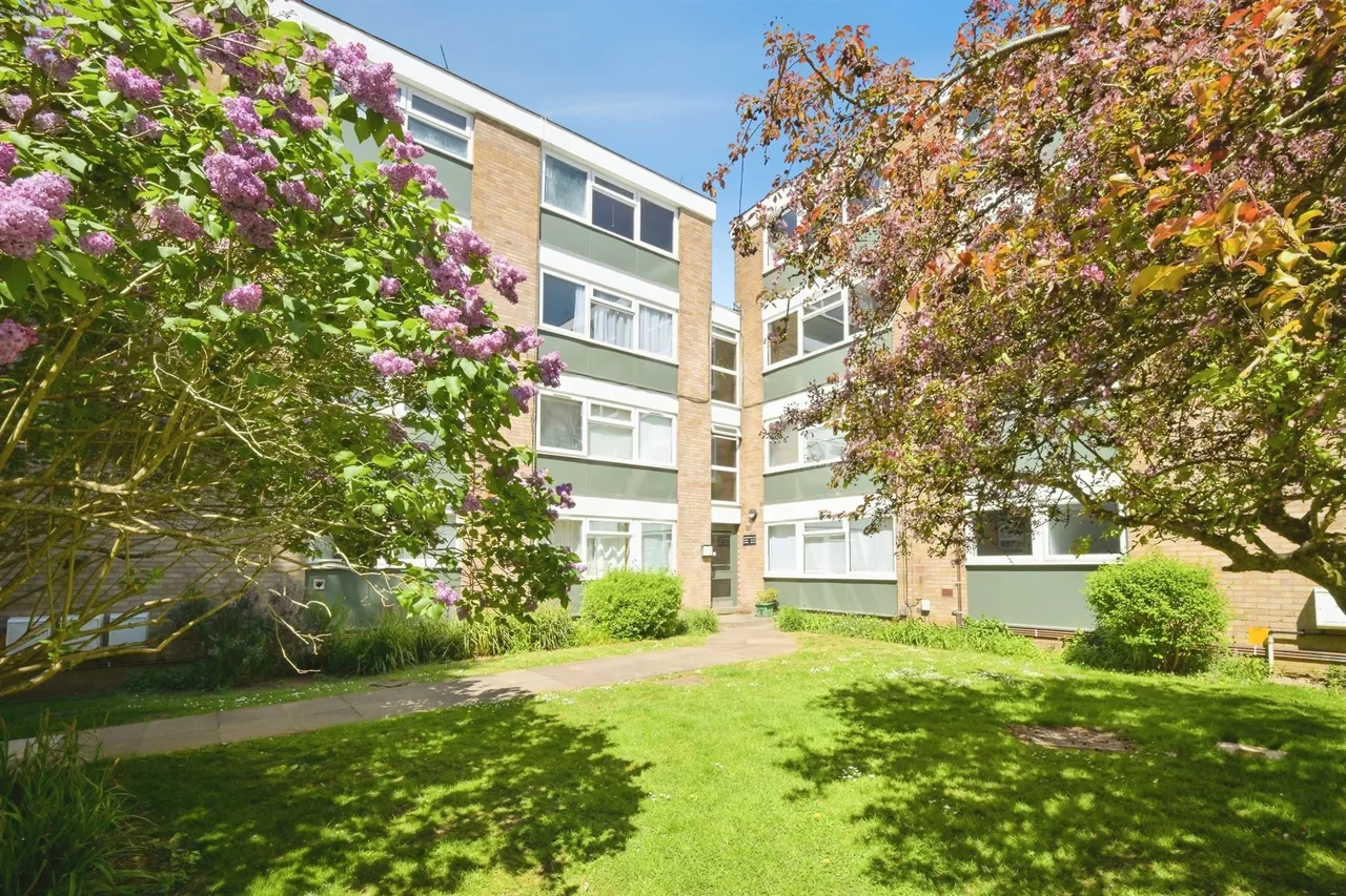 2 bed flat for sale — Abbots Park, St. Albans