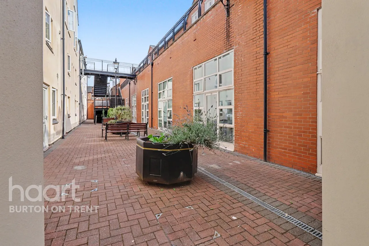 Grants Yard, Burton-On-Trent, DE14, photo 16