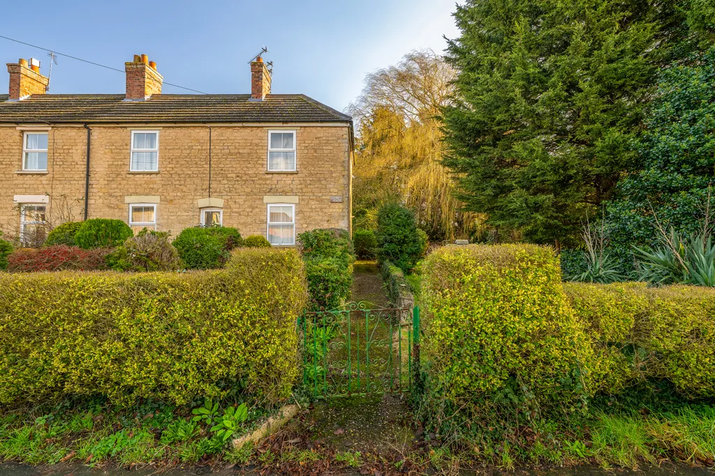 2 bed house for sale, Main Road, Potterhanworth, LN4