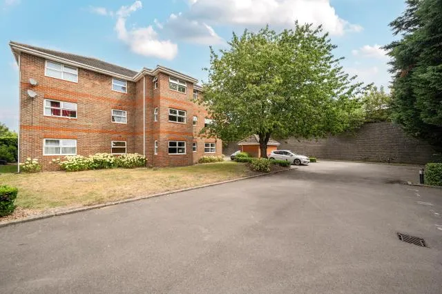 Barker Road, Chertsey, KT16, photo 7