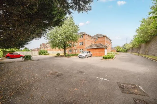 Barker Road, Chertsey, KT16, photo 9