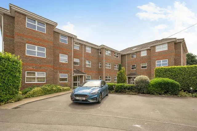 Barker Road, Chertsey, KT16, photo 8