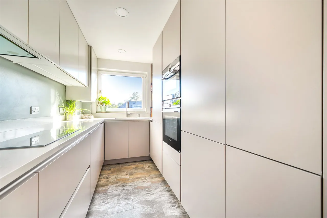 Avenue Elmers, Surbiton, KT6, photo 2