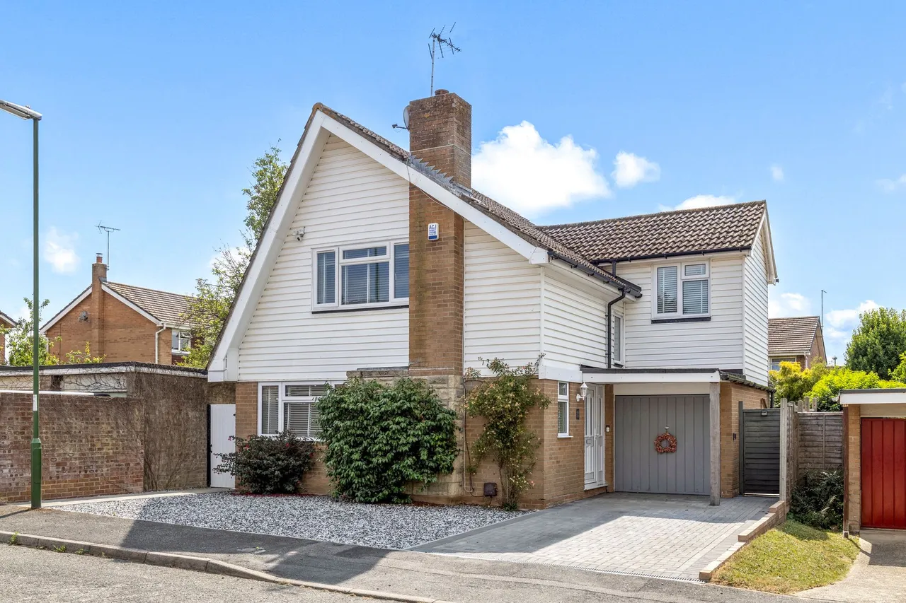 3 bed property for sale, Oaks Close, Horsham, RH12