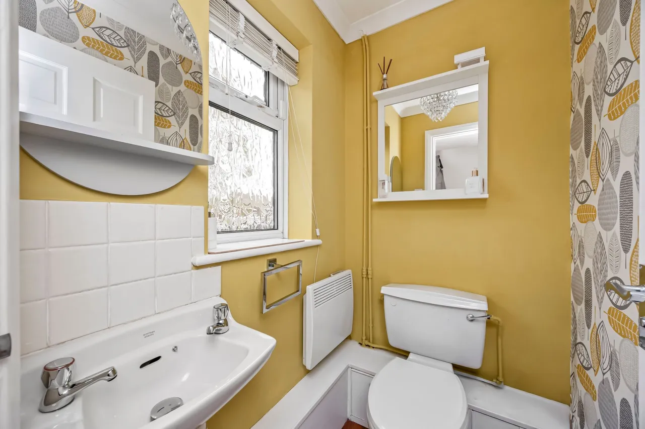 Oaks Close, Horsham, RH12, photo 9