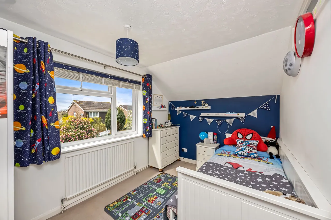 Oaks Close, Horsham, RH12, photo 13