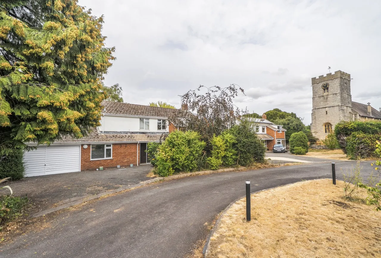 4 bed house for sale — Abbots Court Drive, Gloucestershire, Twyning, GL20 6JJ