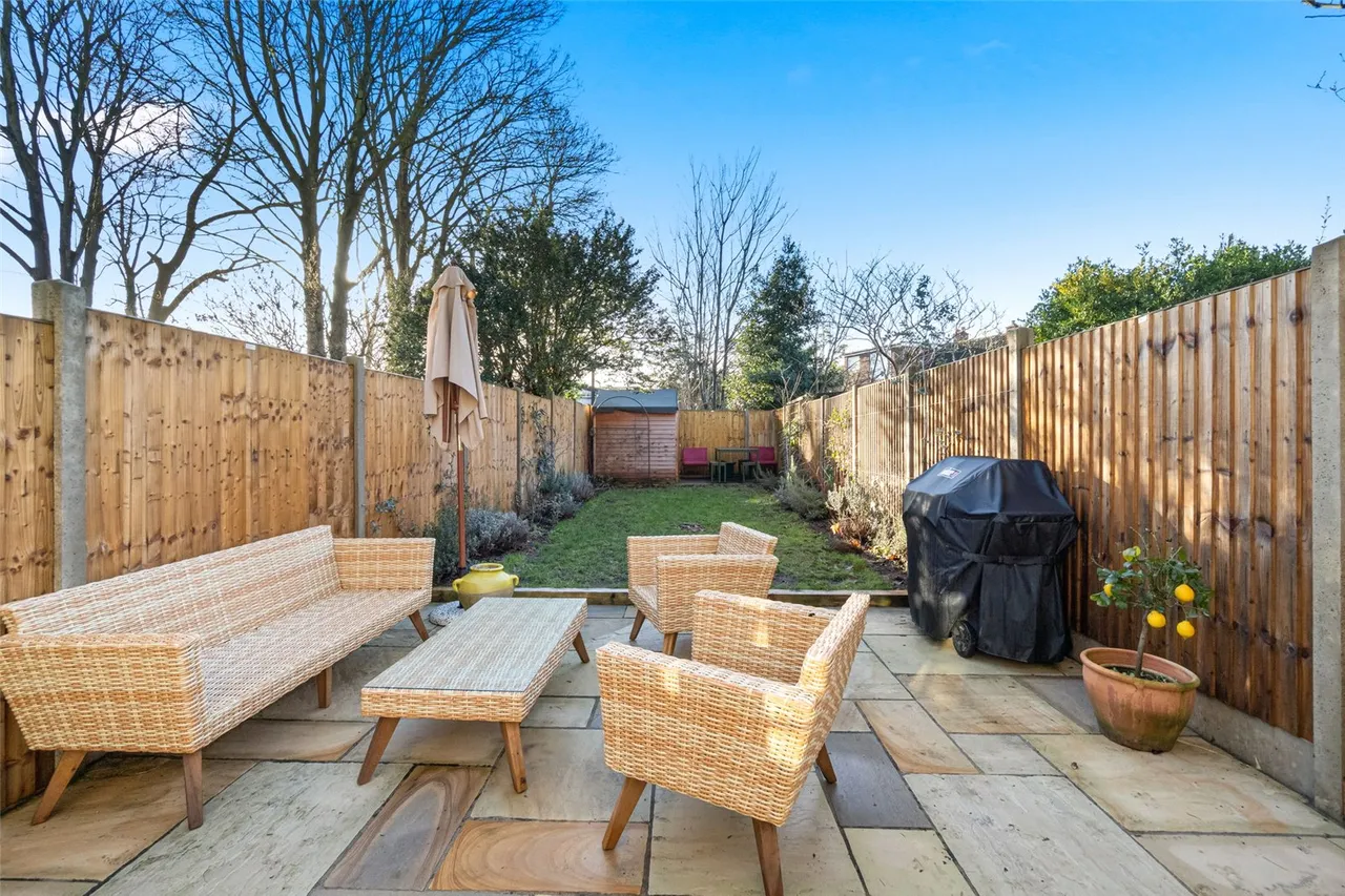 Fulwell Road, Teddington, TW11 0RJ, photo 2