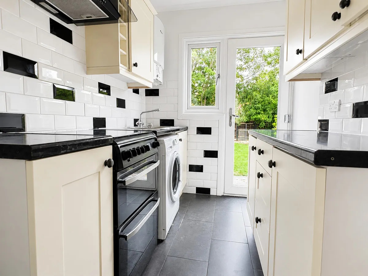 Carter Drive, Romford, Collier Row, RM5 2UX, photo 4
