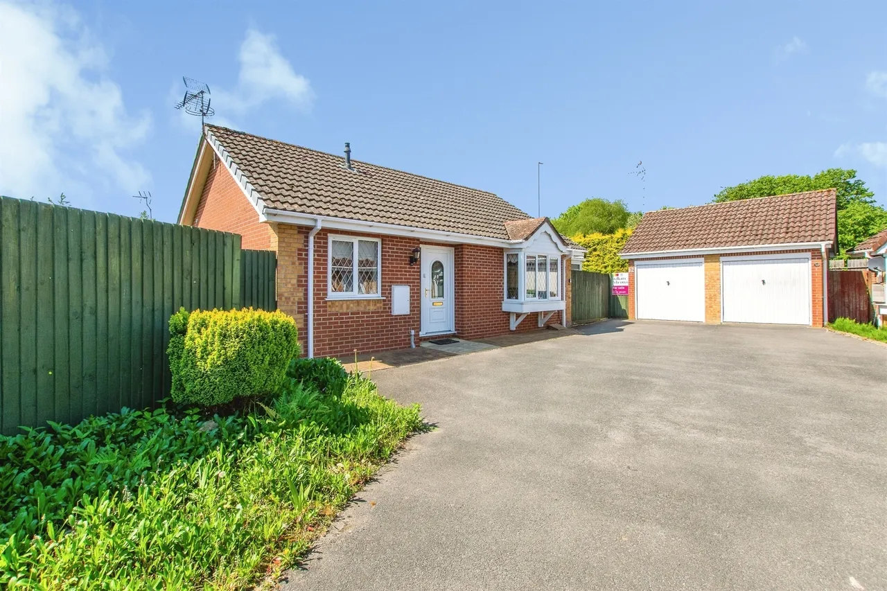 2 bed house for sale — Petts Close, Wisbech