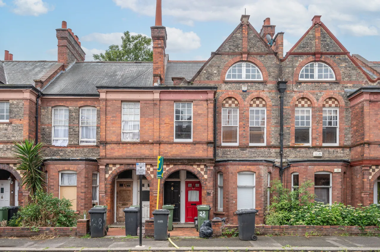 3 bed flat to rent, London, SW2