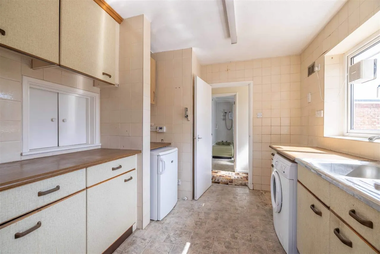 Dedworth Road, Windsor, Berkshire, SL4 4JS, photo 6