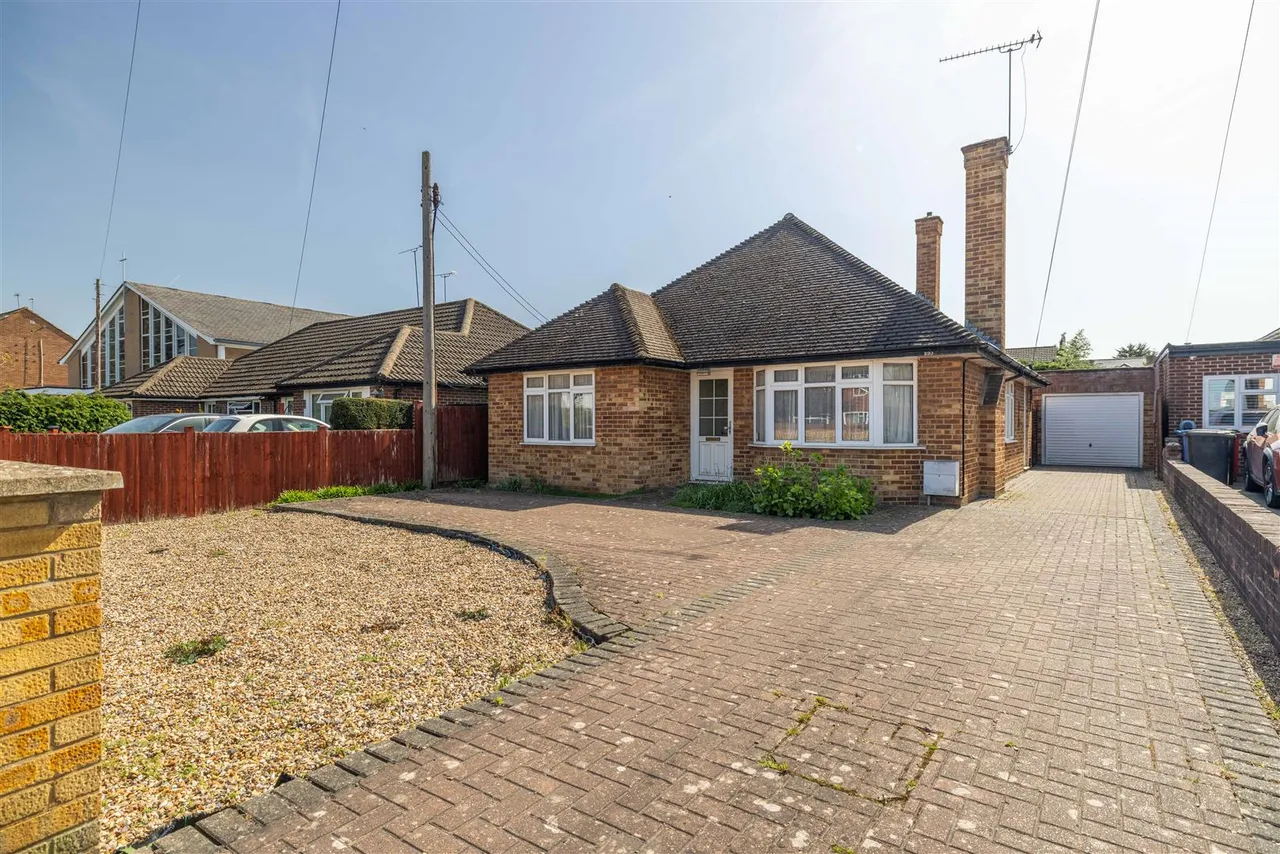 3 bed house for sale — Dedworth Road, Windsor, Berkshire, SL4 4JS