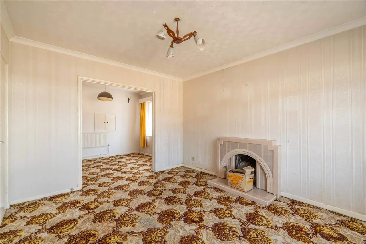 Dedworth Road, Windsor, Berkshire, SL4 4JS, photo 3