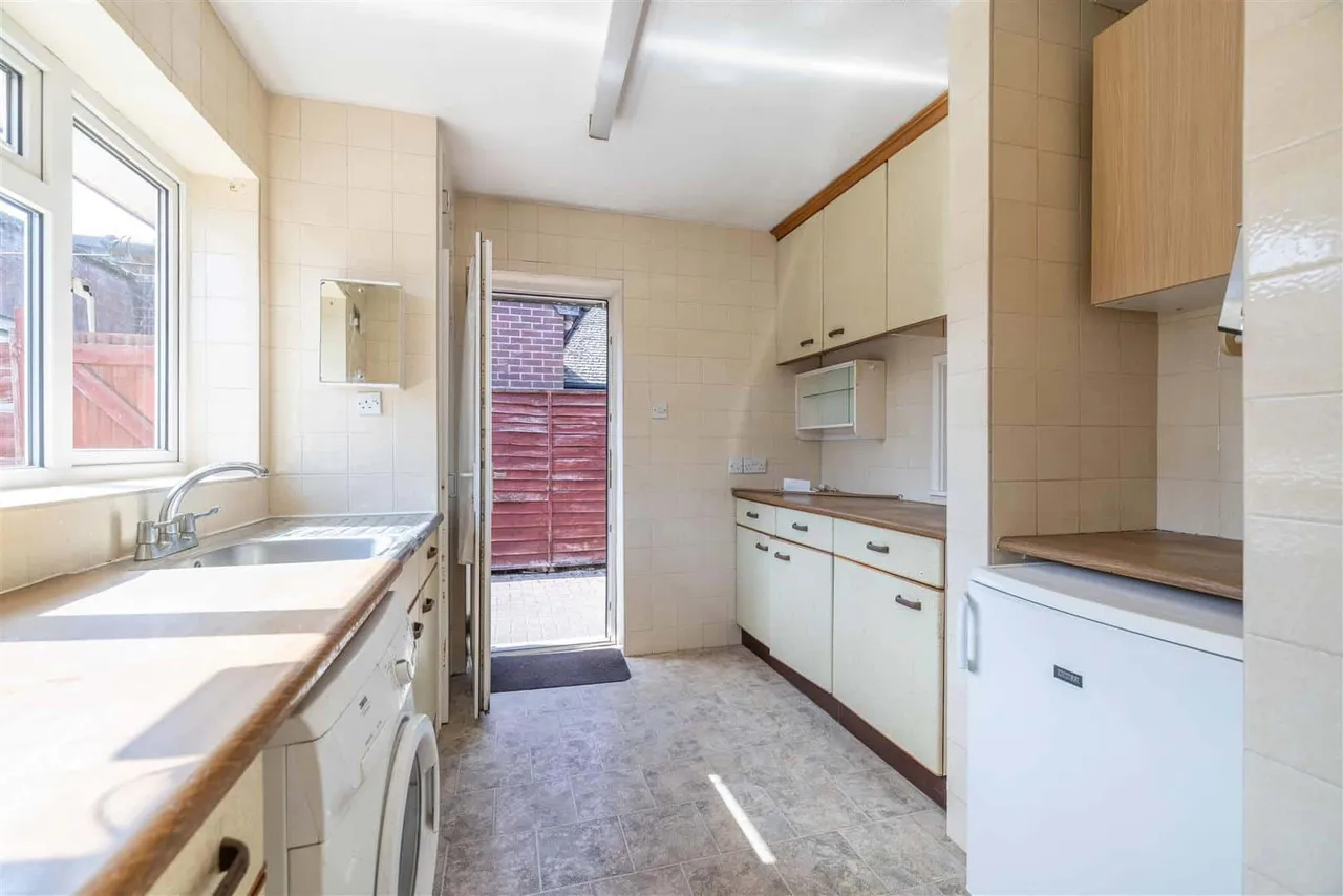 Dedworth Road, Windsor, Berkshire, SL4 4JS, photo 5