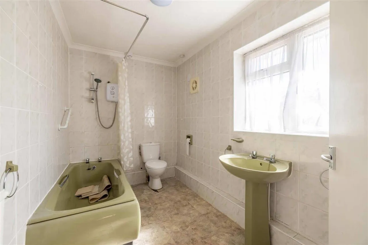 Dedworth Road, Windsor, Berkshire, SL4 4JS, photo 11