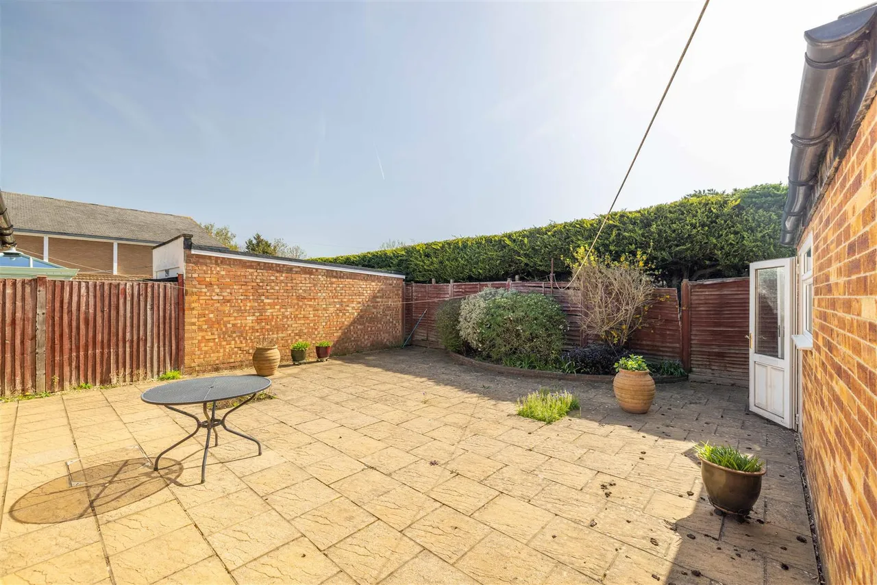 Dedworth Road, Windsor, Berkshire, SL4 4JS, photo 12