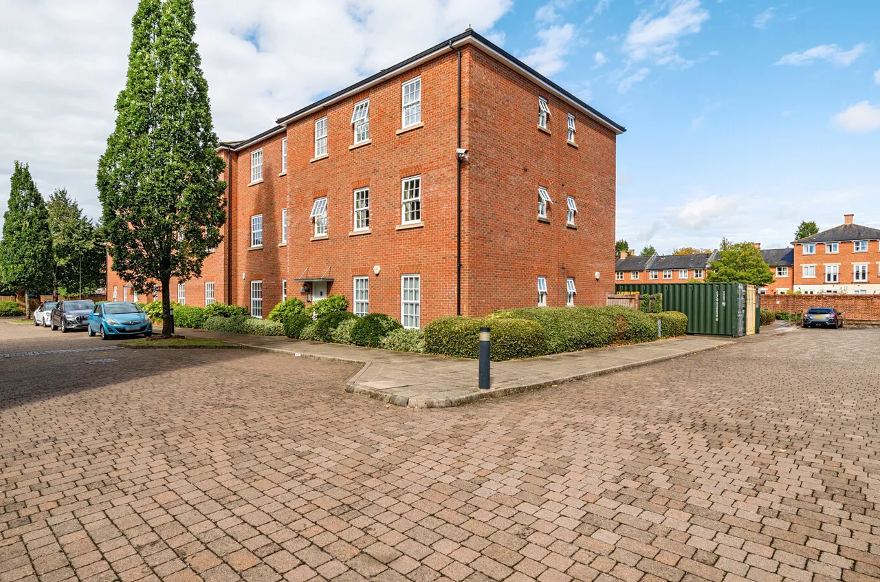 North Square, Knowle, PO17, photo 14