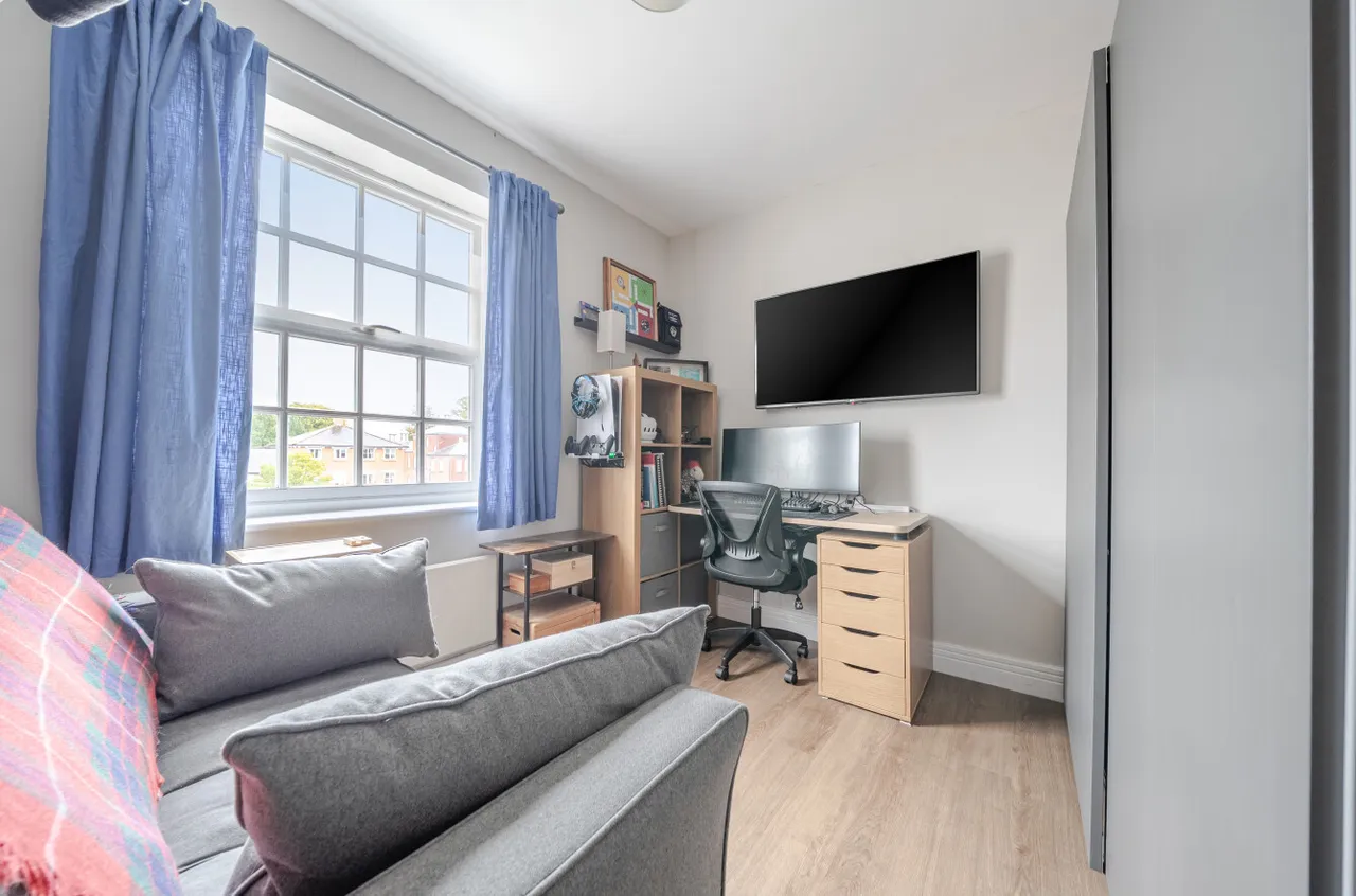 North Square, Knowle, PO17, photo 6
