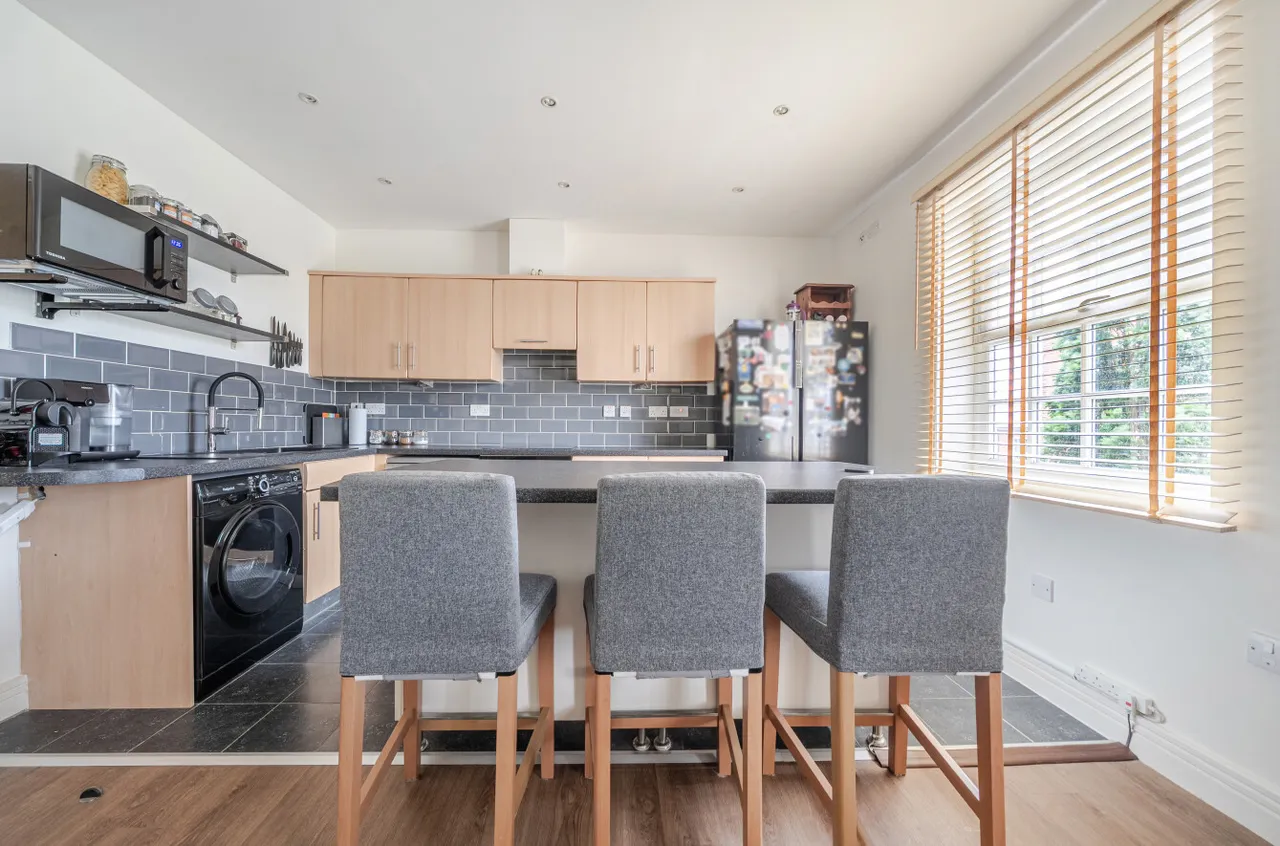 North Square, Knowle, PO17, photo 11