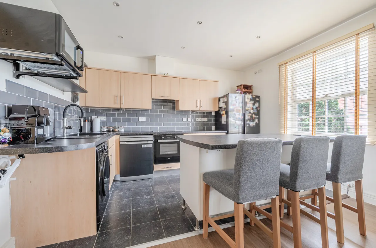 North Square, Knowle, PO17, photo 5