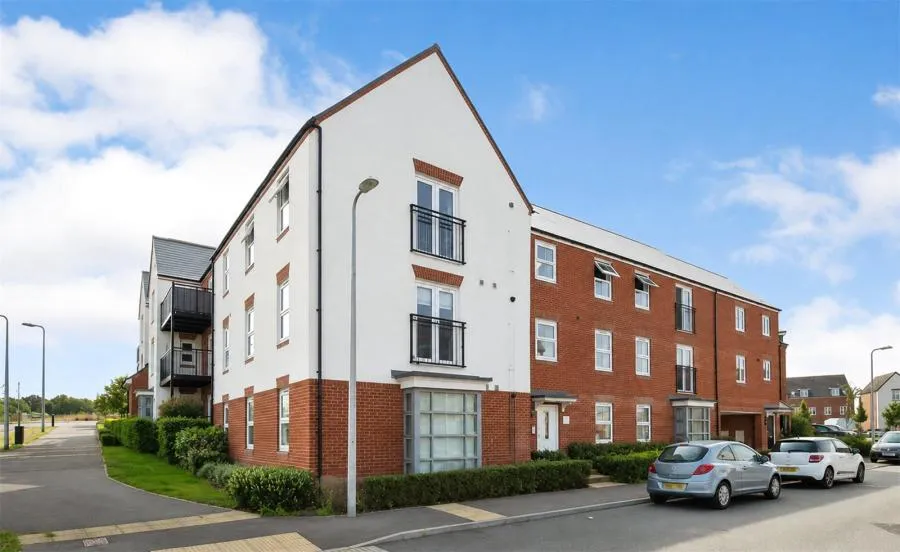 2 bed flat for sale, Bremner Way, Wokingham, RG40