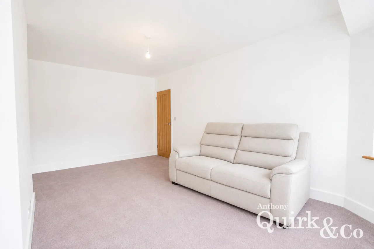 London Road, Benfleet, SS7, photo 6