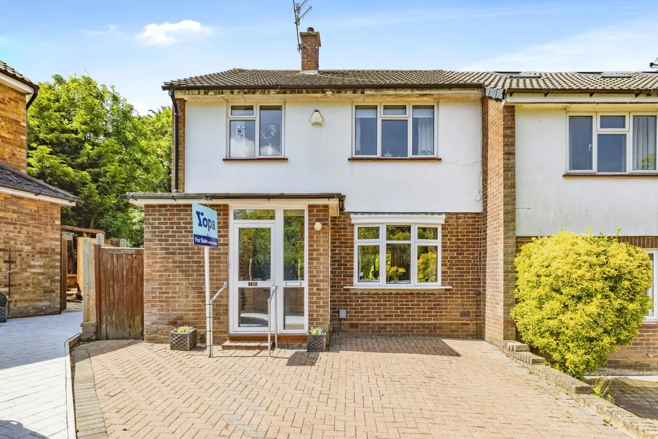 3 bed house for sale, Perry Mead, Bushey, WD23