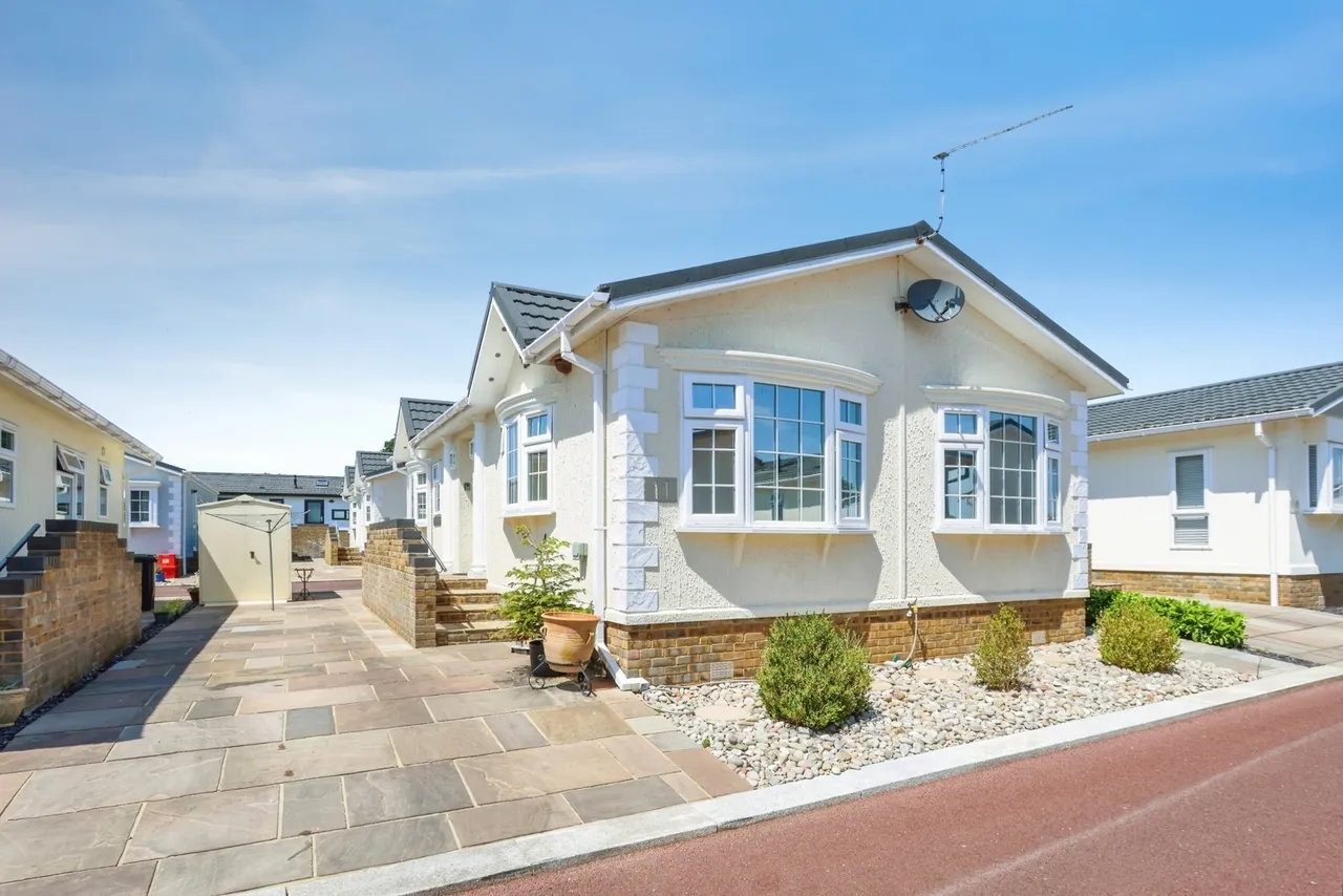 2 bed mobile home for sale, Organford, Poole, BH16