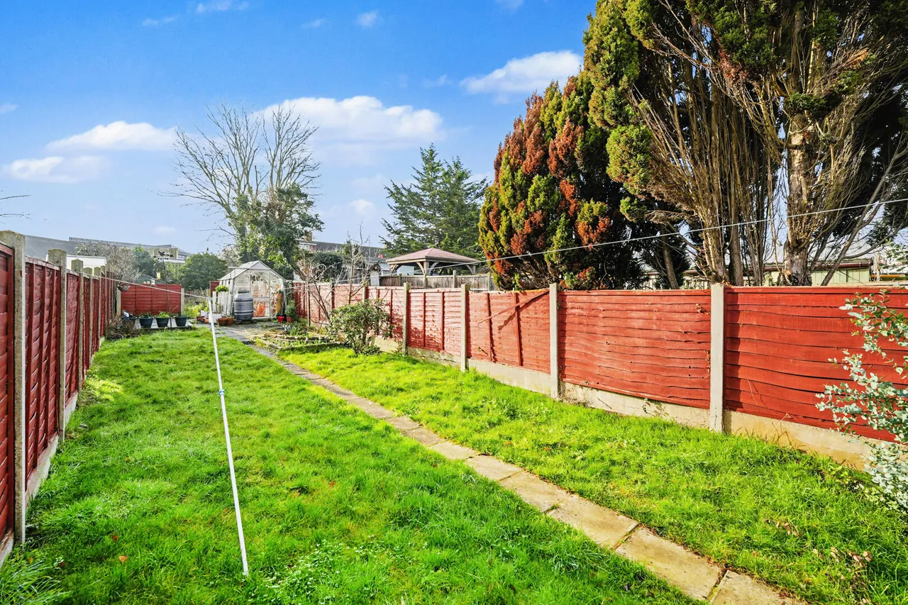 Roedean Avenue, Enfield, EN3, photo 2
