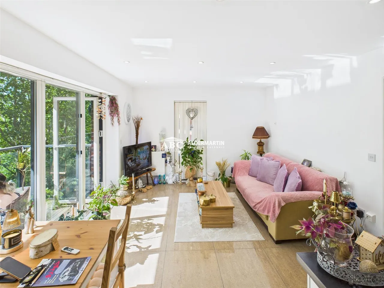 Shearwater Drive, London, photo 2