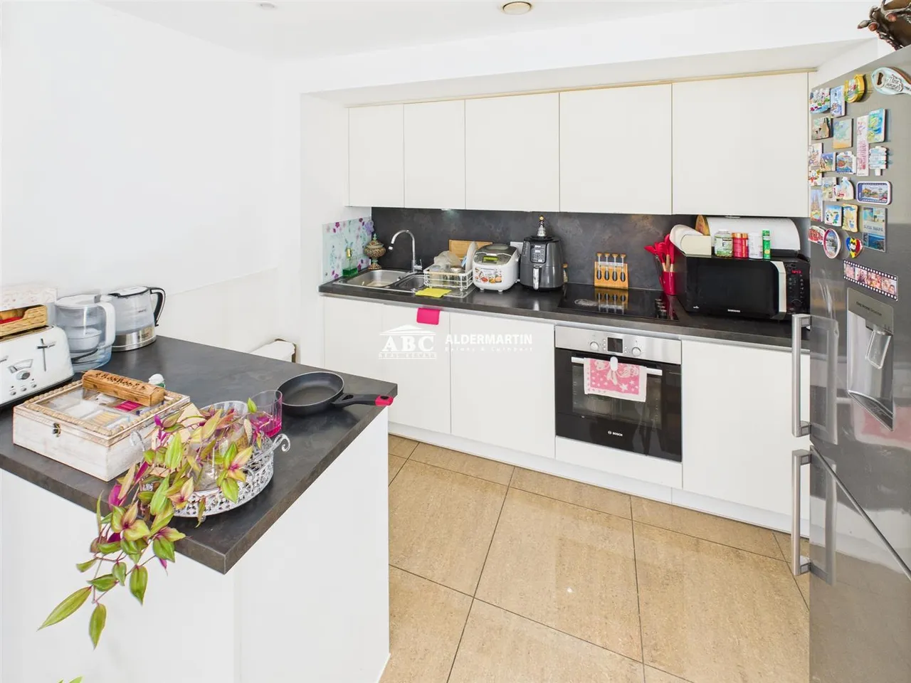 Shearwater Drive, London, photo 3