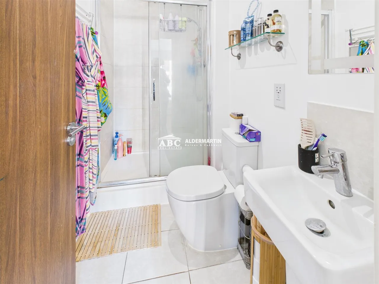 Shearwater Drive, London, photo 5