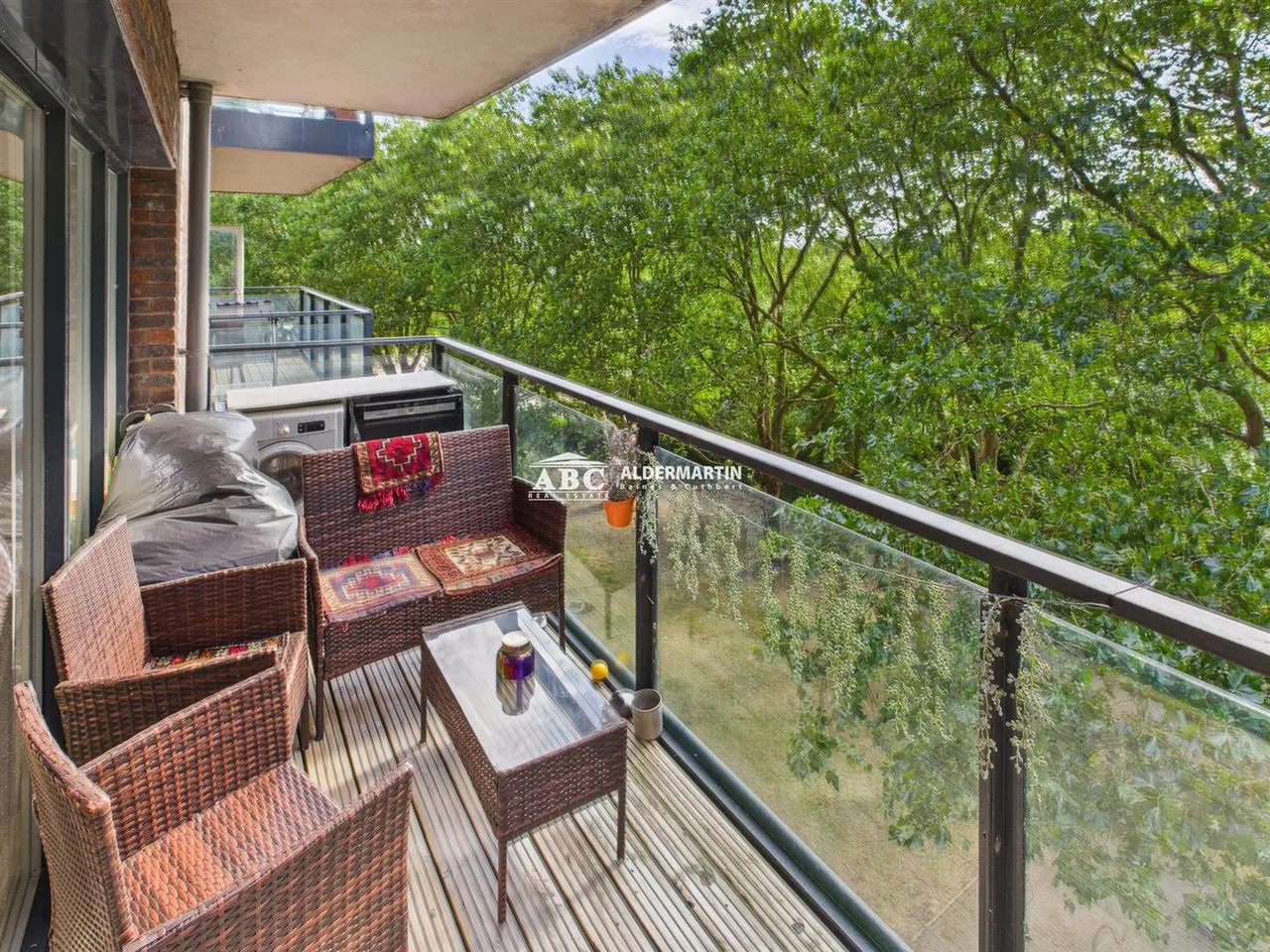 Shearwater Drive, London, photo 10