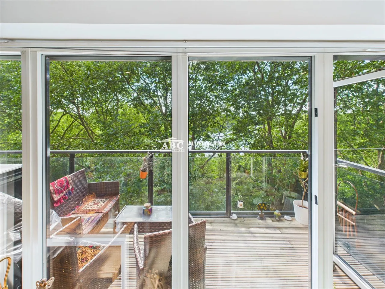 Shearwater Drive, London, photo 9