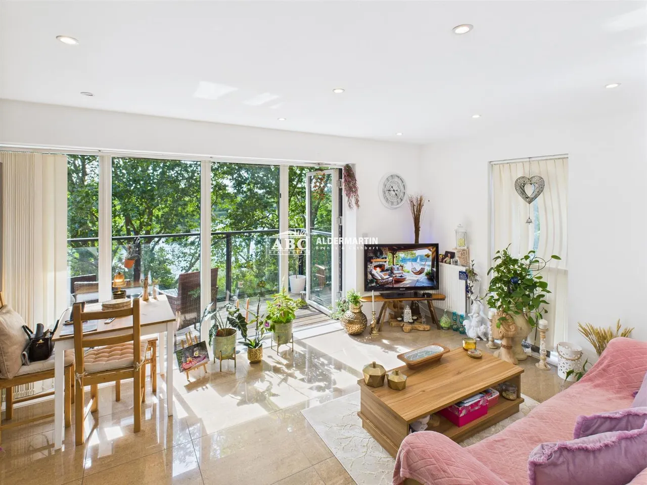 Shearwater Drive, London, photo 8