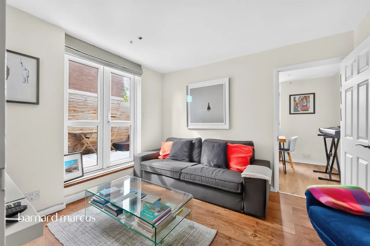 2 bed flat for sale — South Lambeth Road, London