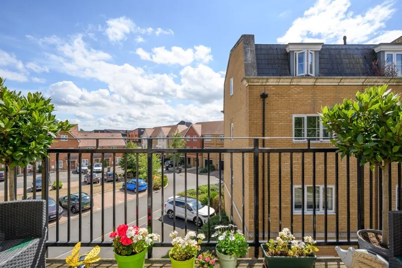 Alderson Grove Hersham, Walton-On-Thames KT12 5EG, photo 2