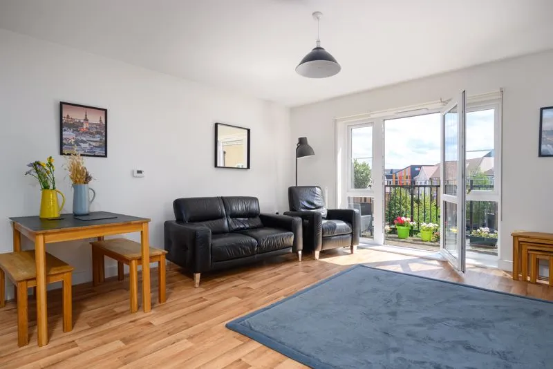 Alderson Grove Hersham, Walton-On-Thames KT12 5EG, photo 6