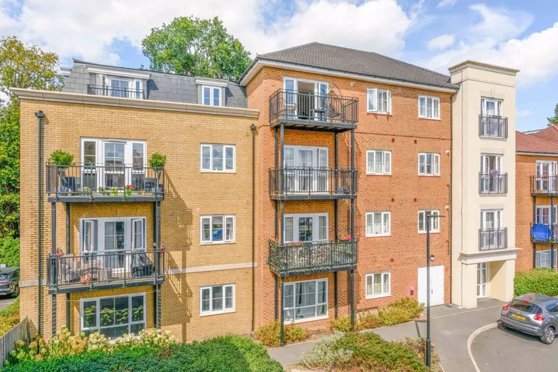 Alderson Grove Hersham, Walton-On-Thames KT12 5EG, photo 11